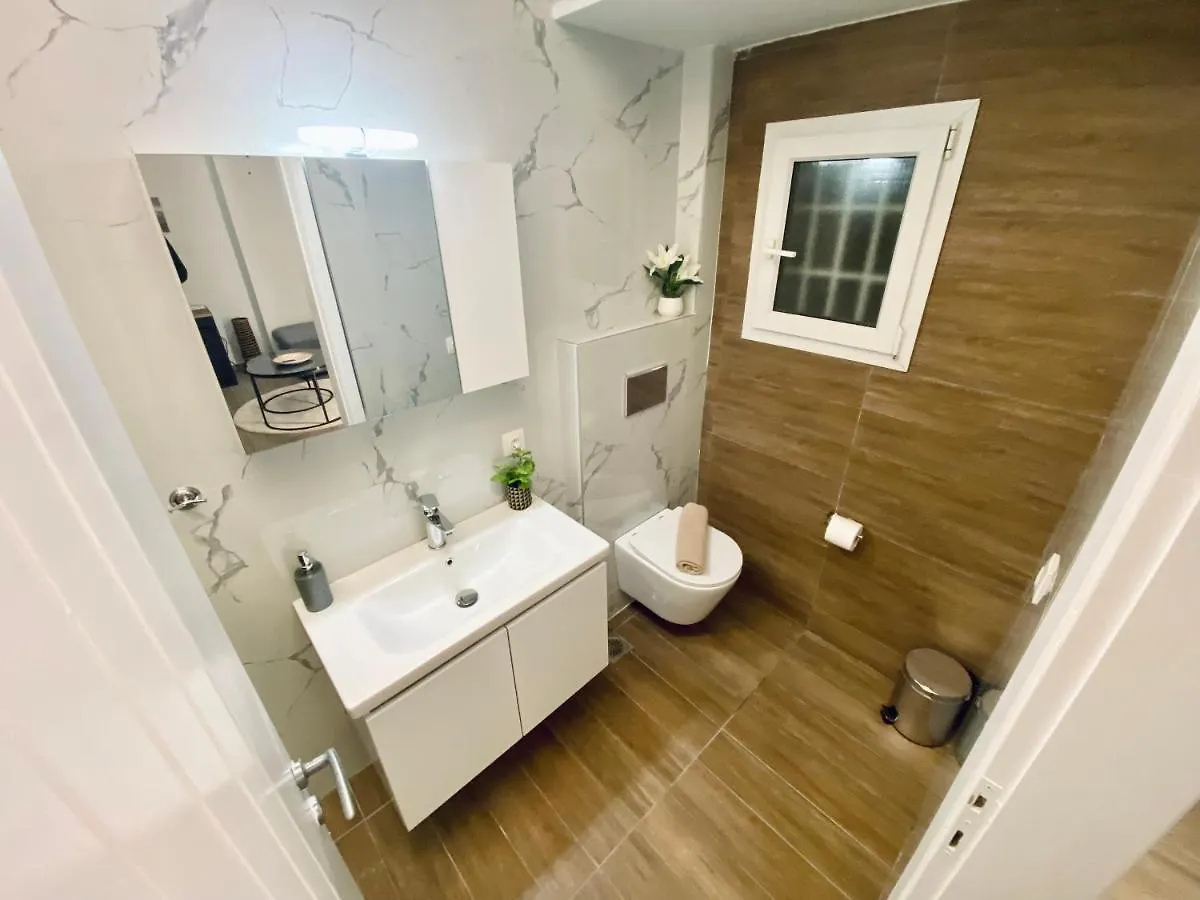 Central Grey Quiet Apartment Thessaloniki